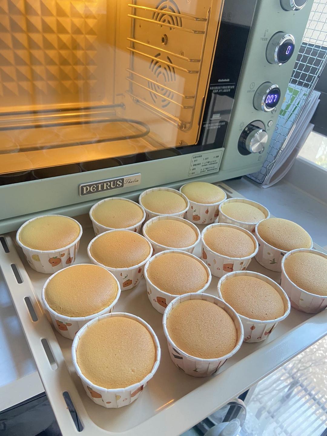 纸杯蛋糕，绝对不塌不裂，百分百成功四段式烘烤方法，不私藏无保留