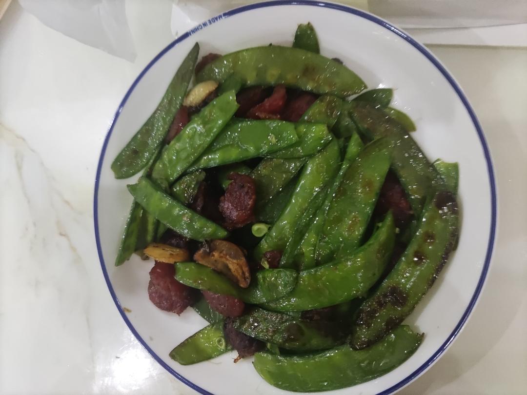无比简单的荷兰豆炒腊肠，营养又好吃～！