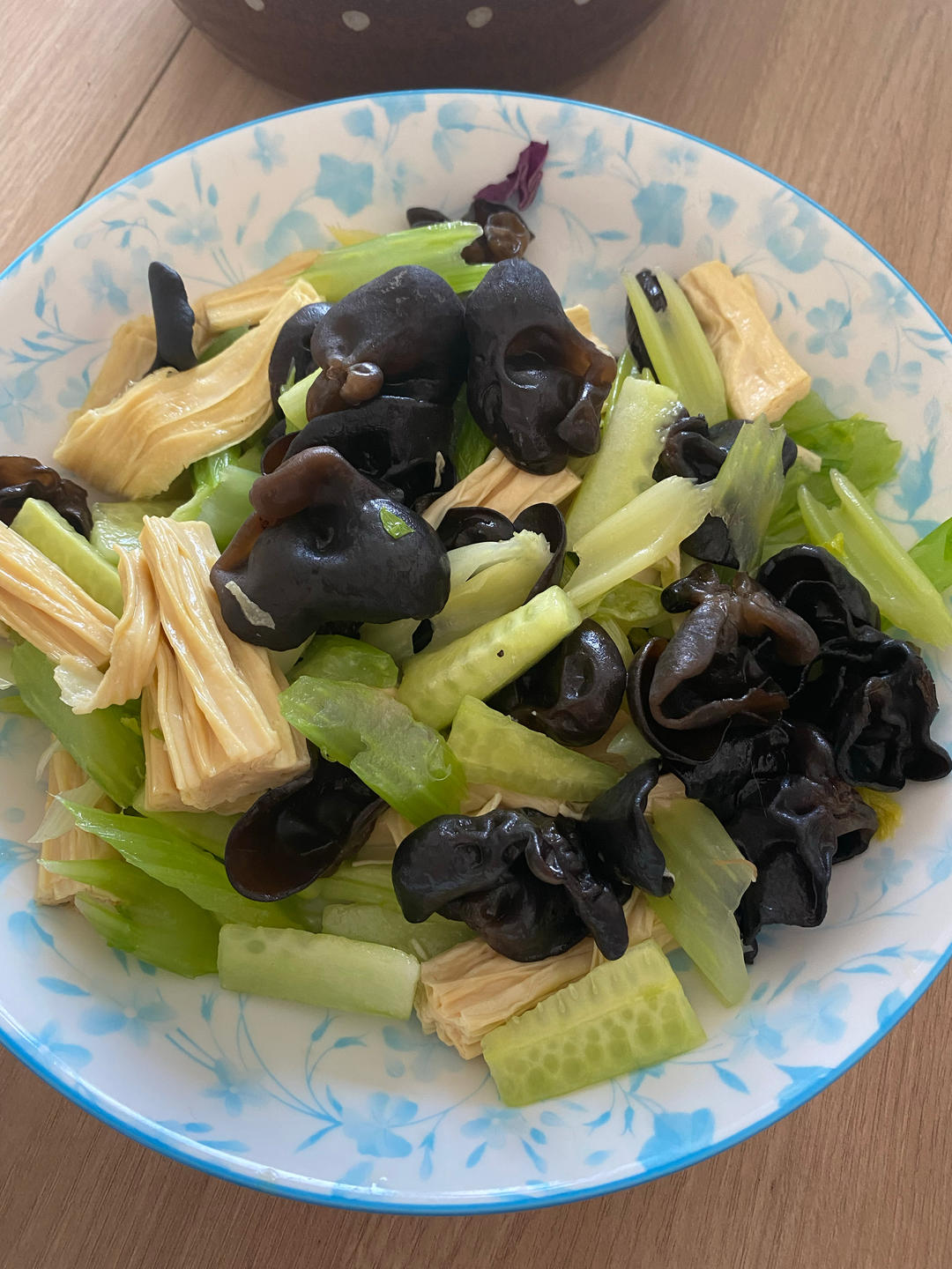 芹菜拌腐竹