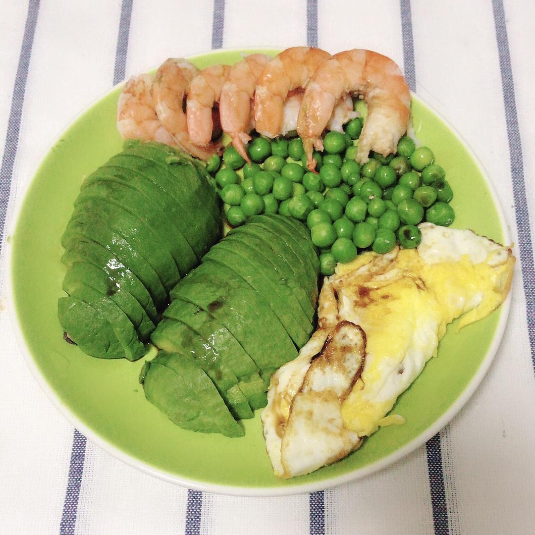 低卡牛油果蔬菜沙拉