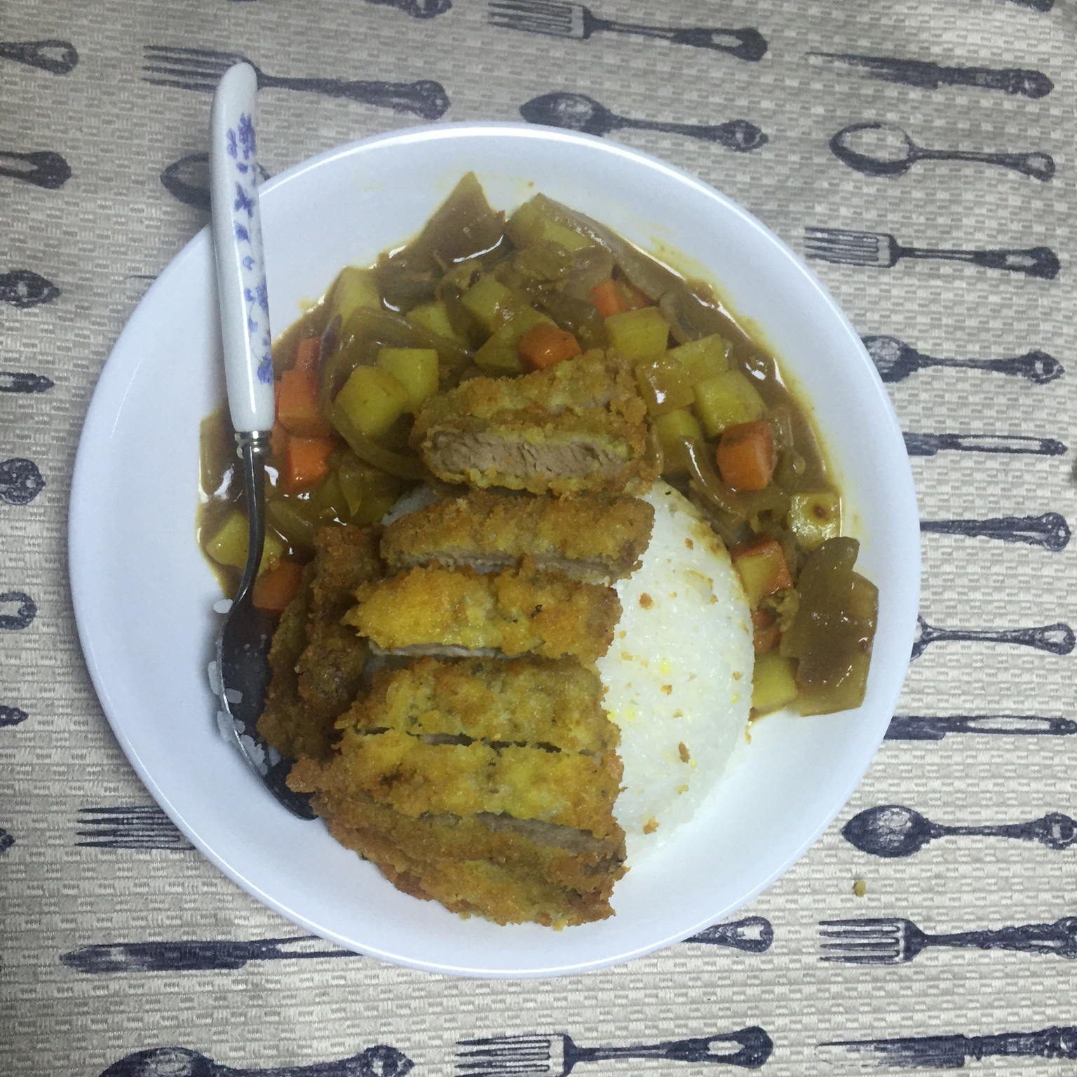 绝对香脆的炸猪排做法——咖喱猪排饭