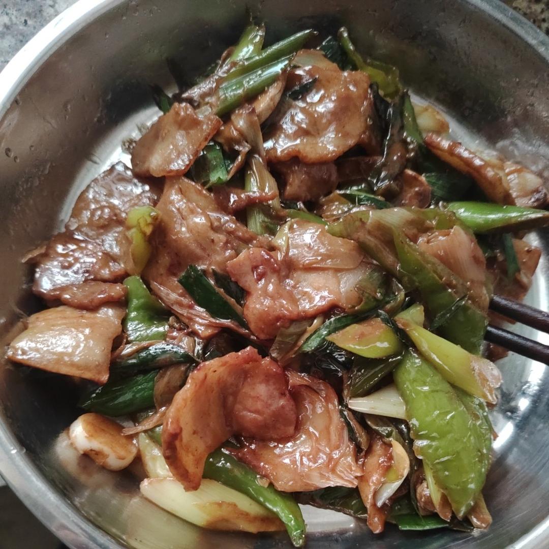 超级下饭米饭扒光光——葱爆五花肉片