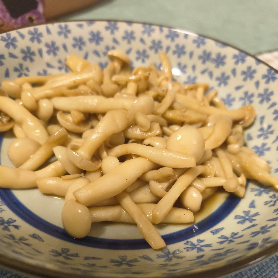 色香味俱全的炒白玉菇