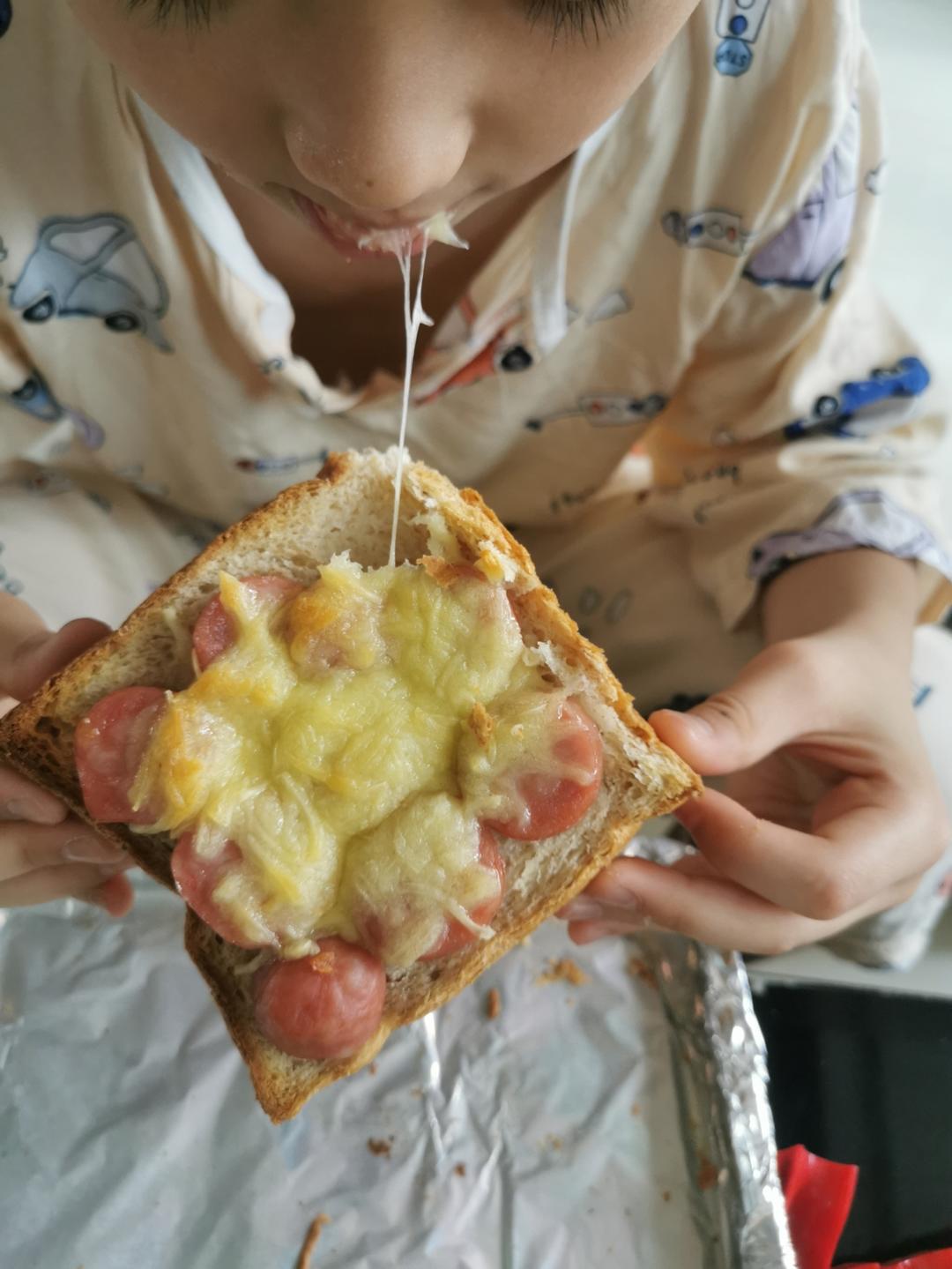 芝士香肠烤吐司