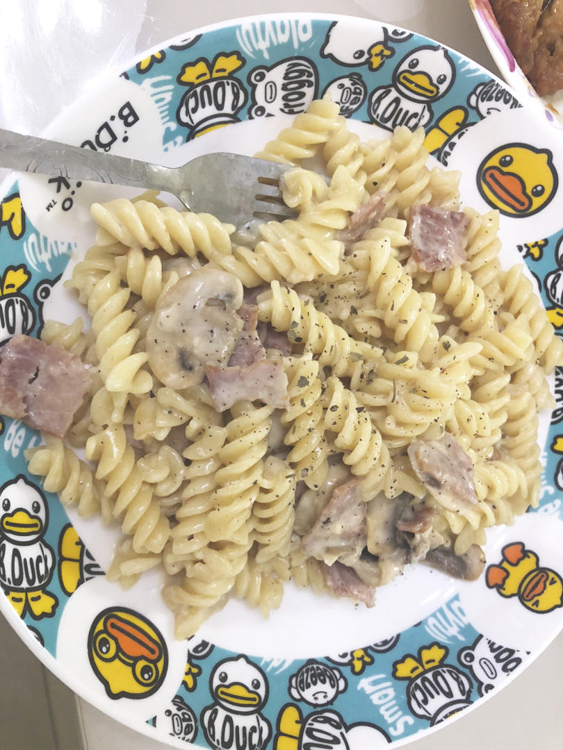 奶油蘑菇培根意面