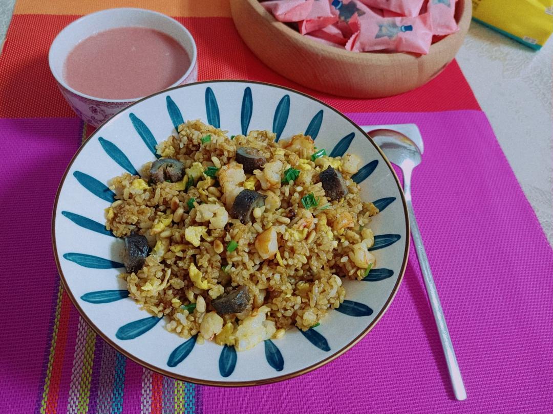 松子鲜虾炒饭