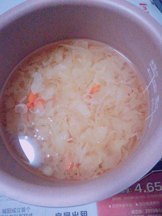 莲子银耳百合羹