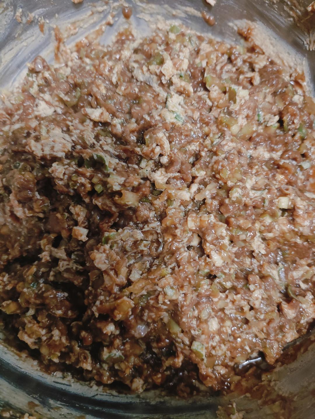 爆汁牛肉芹菜饺子🥟（附牛肉馅不干柴方法）
