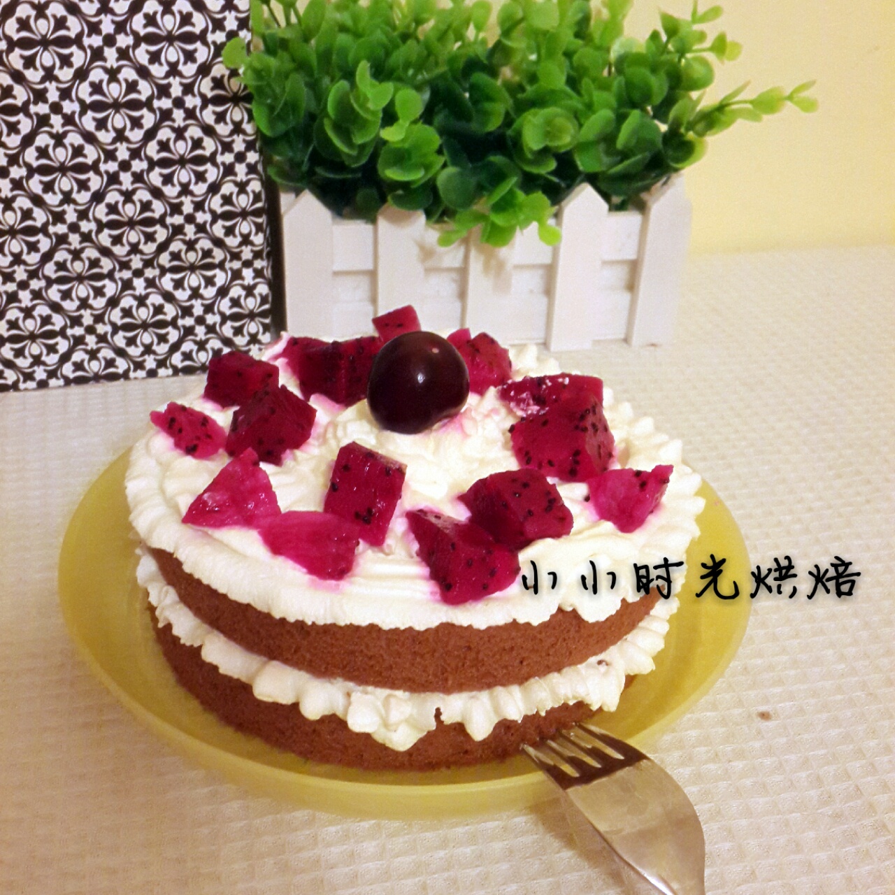 时下流行的鲜奶油戚风裸蛋糕