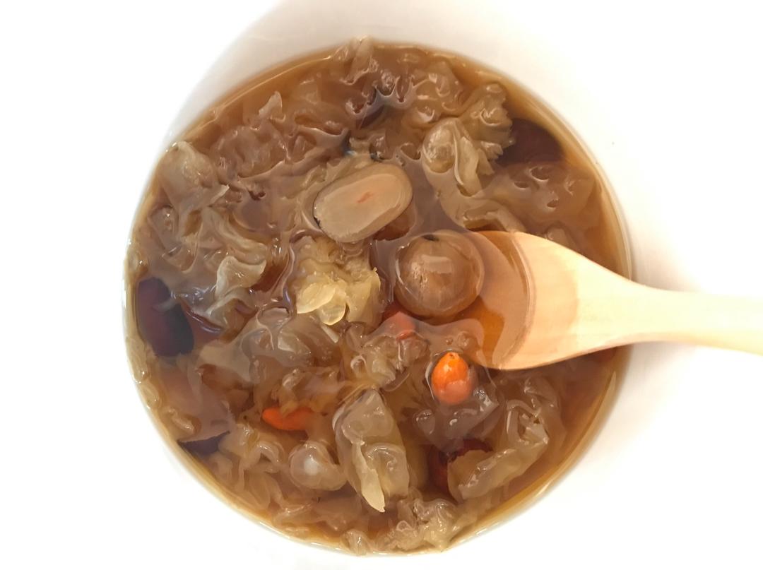银耳红枣汤（补铁补血最牛逼）