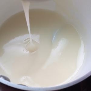 汤种炼乳黄豆粉面包的做法 步骤2