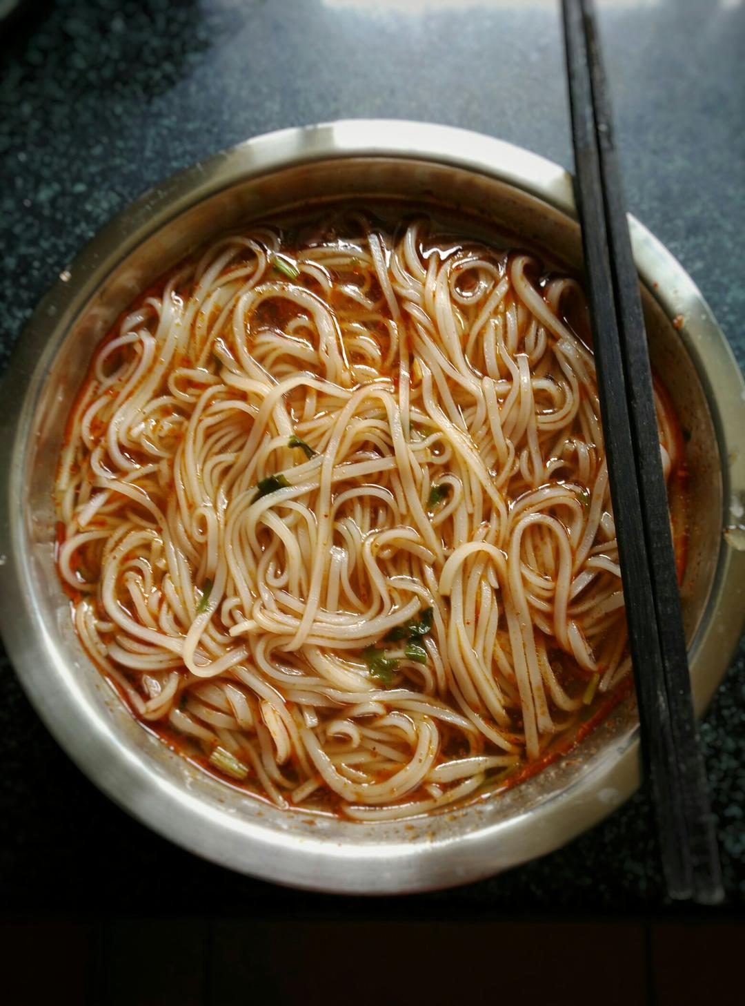 阿影喵做的超级无敌美味懒人酸汤麻辣面十分钟搞定色香味俱全