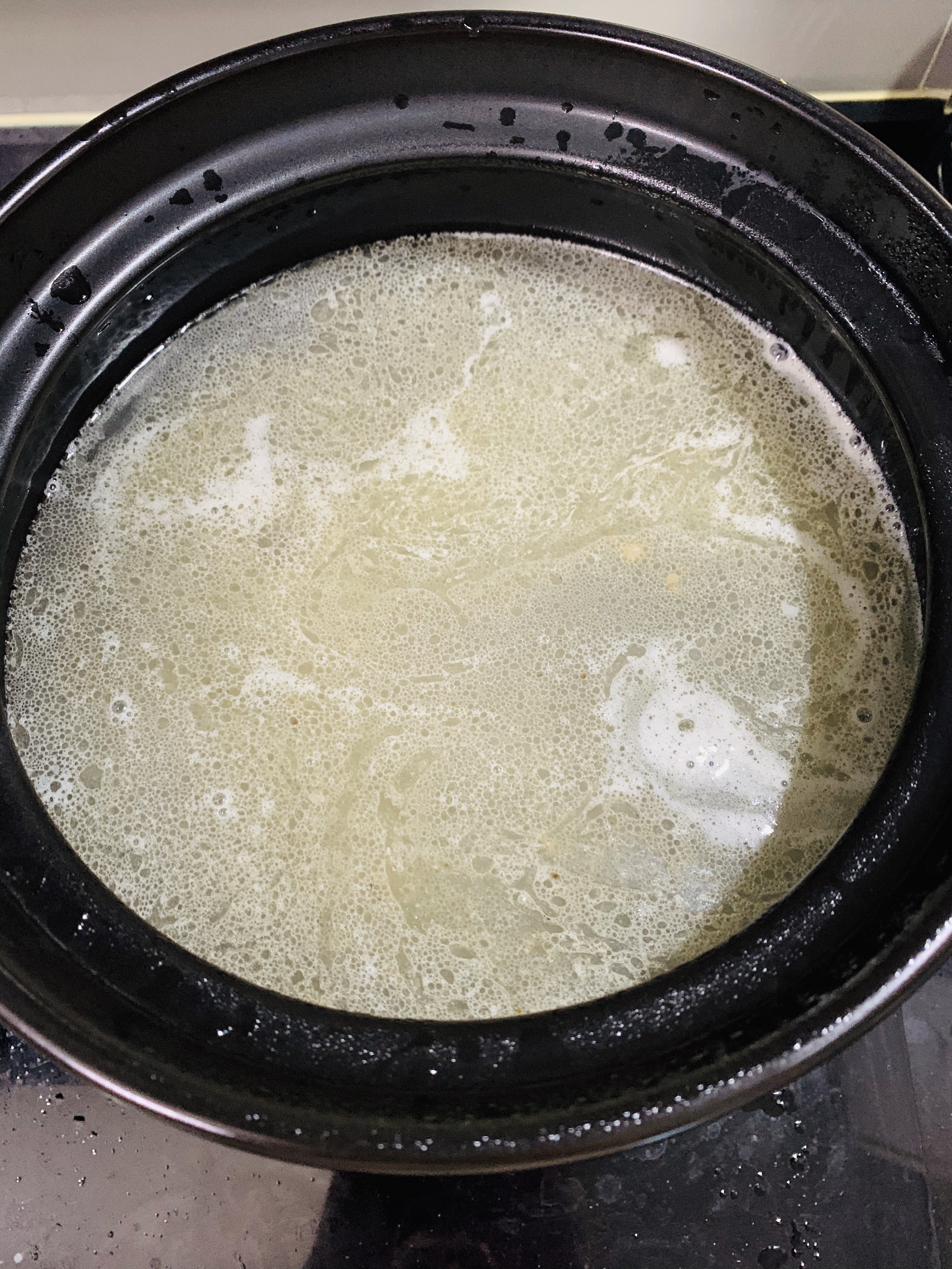 奶白奶白的排骨莲藕汤的做法 步骤4
