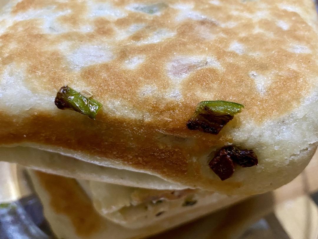 葱花 香肠发面饼