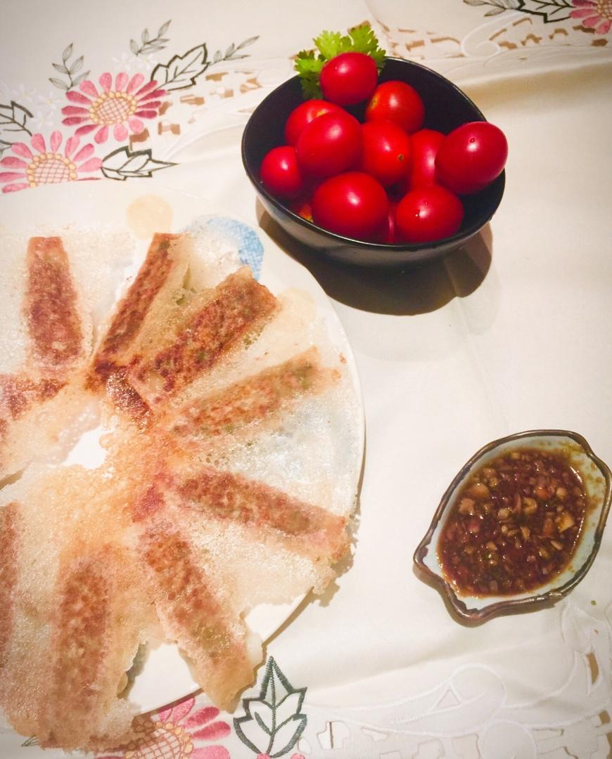 多功能锅菜谱--猪肉大葱锅贴