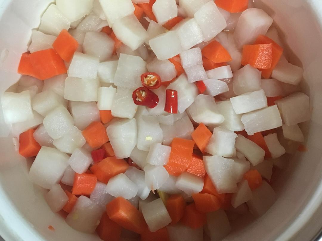 脆爽萝卜丁（开胃小菜）