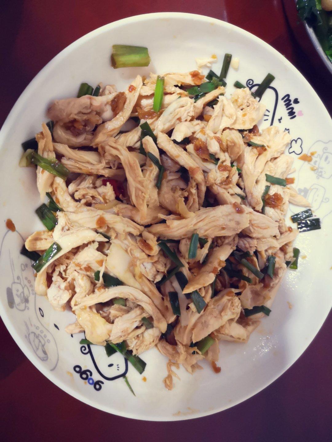 香辣爽口手撕鸡（少油好吃的鸡胸肉做法）