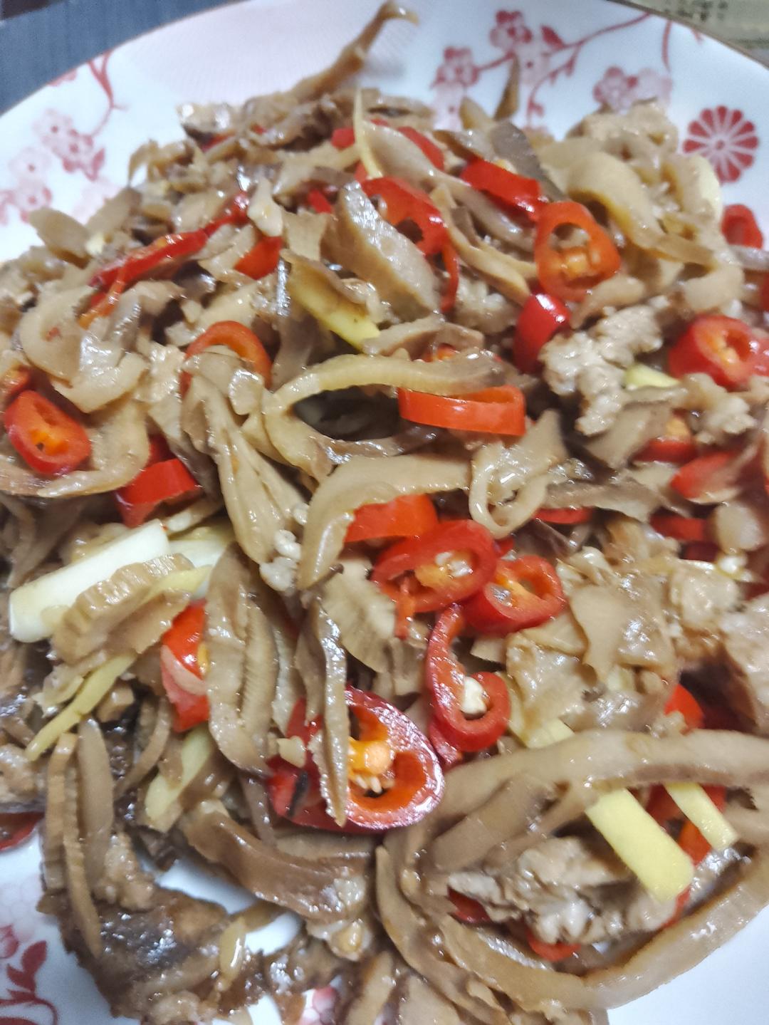 烟笋炒肉的做法