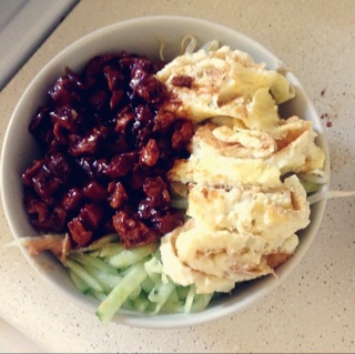 肉香素炸酱面（蛋素，植物五辛素）