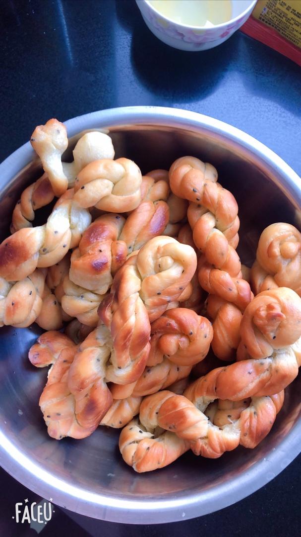 请叫我赵温柔做的外酥内软的炸麻花