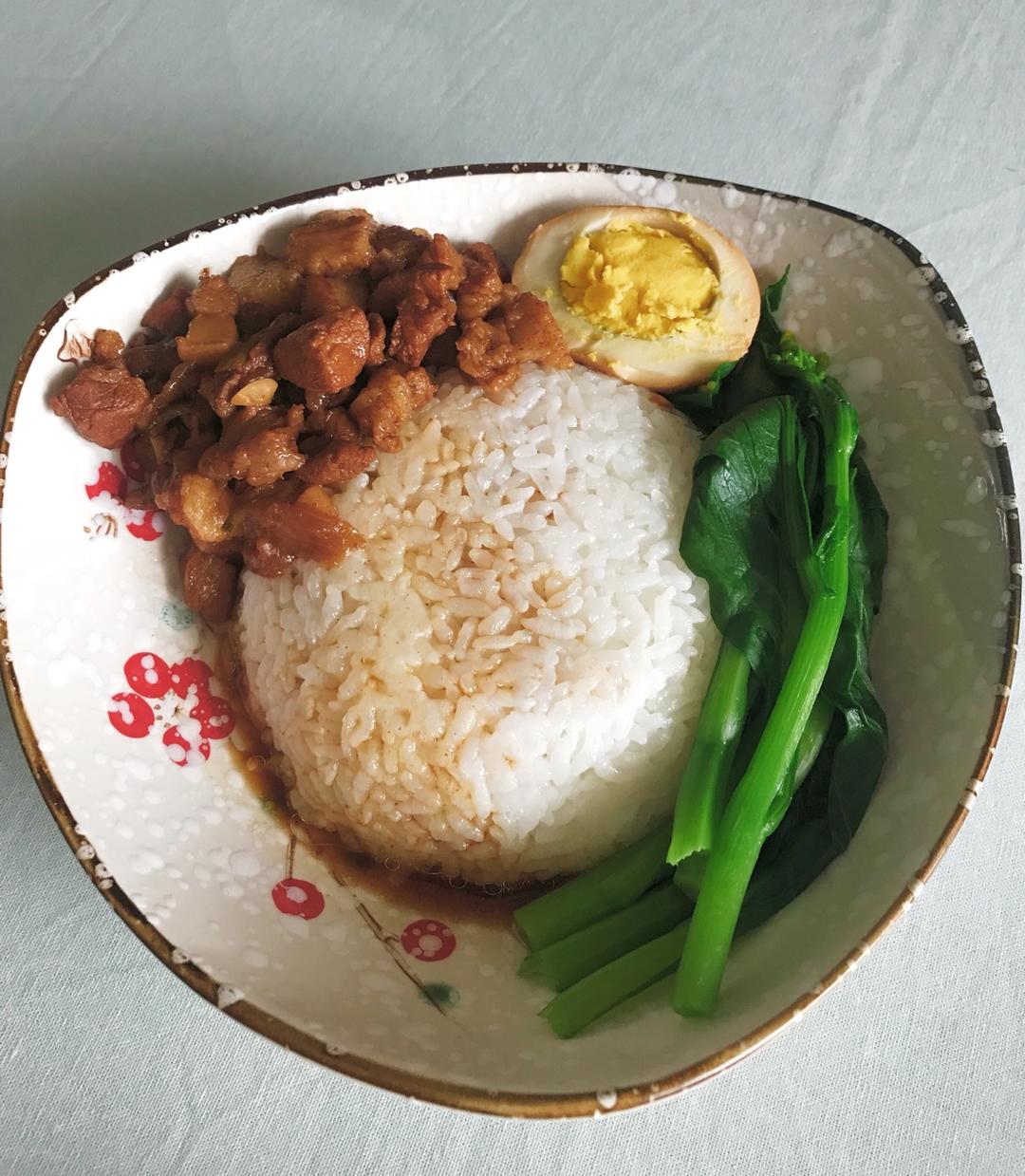 洋葱酥卤肉饭