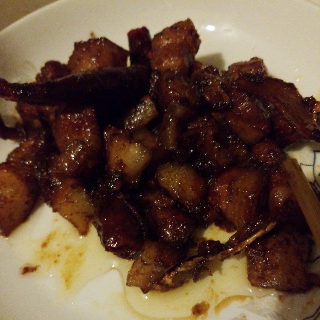 吃着碗里望着锅里的红烧肉