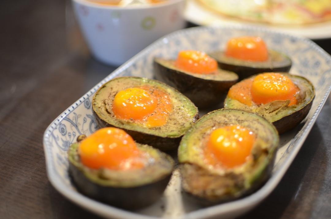 培根牛油果焗蛋
