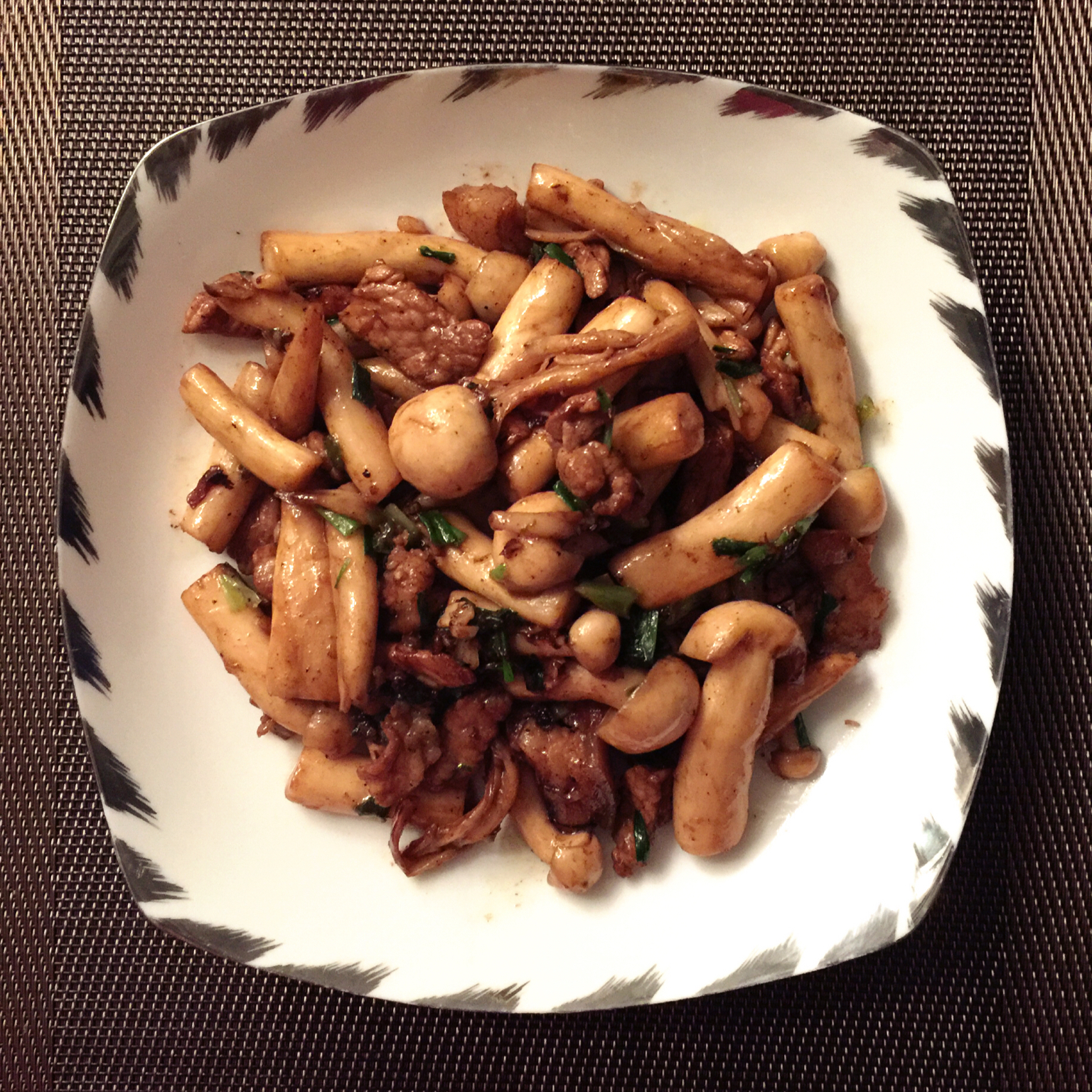 蚝汁海鲜菇炒牛柳