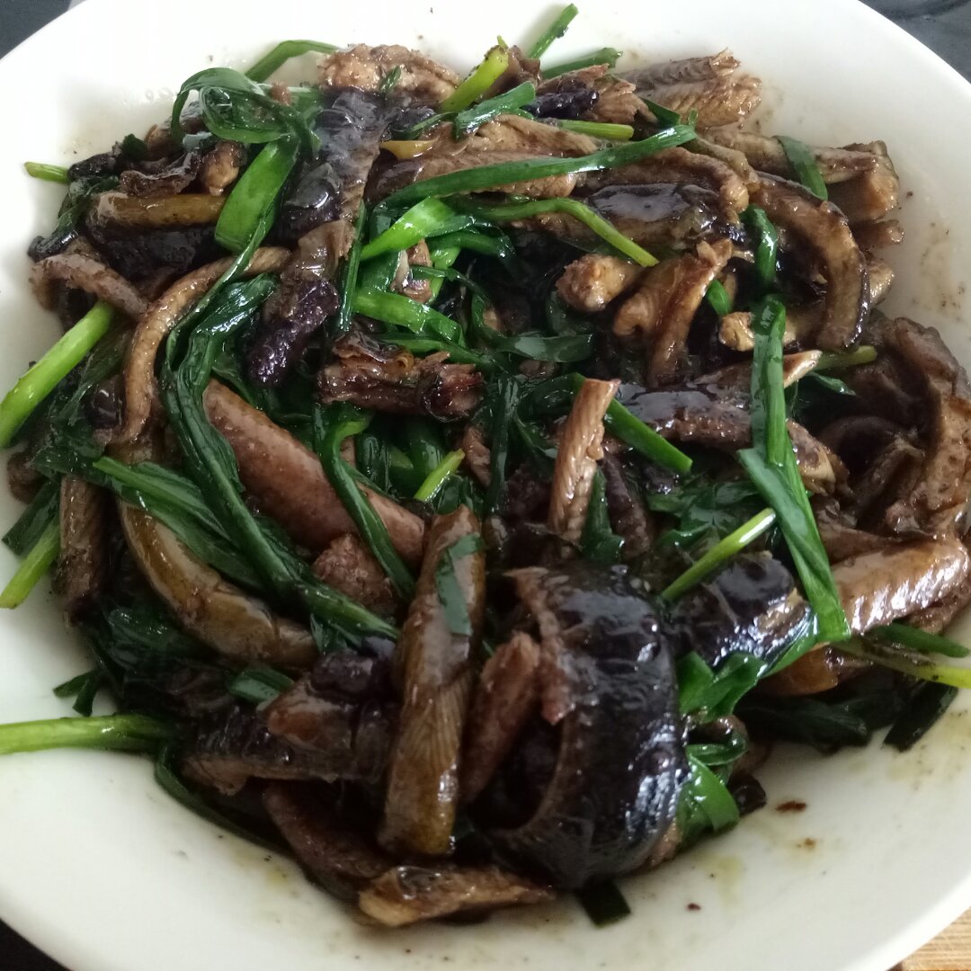香肠q仔做的韭菜炒长鱼