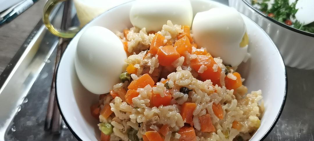 炒饭和香菜末鸡蛋的做法