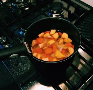 法式根茎蔬菜汤的做法 步骤2