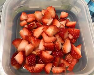 草莓椰奶冻的做法 步骤1