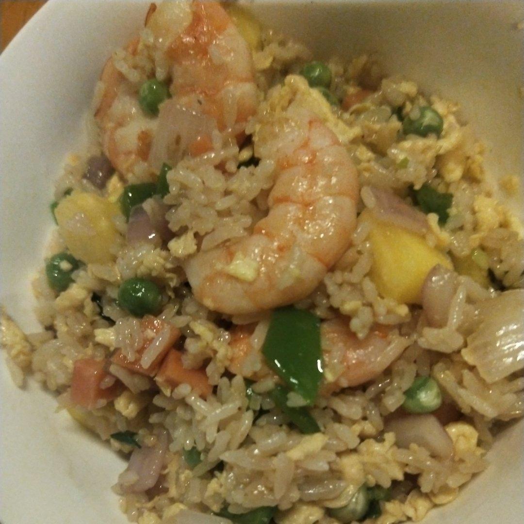 虾仁菠萝炒饭