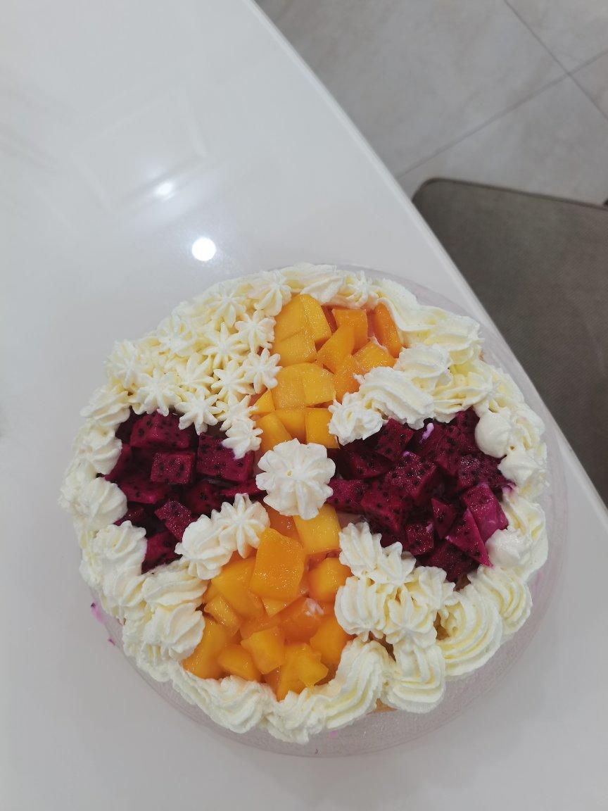 新手必成8寸生日蛋糕（详细多图干货经验分享，解决戚风蛋糕塌陷，奶油饰面涂不好，烤箱温度不好掌握等各种问题）