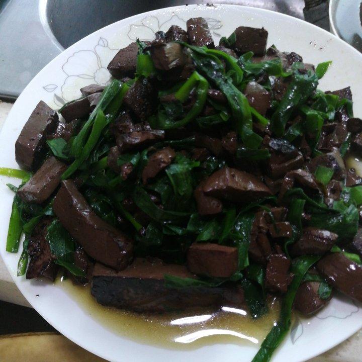 家常韭菜炒猪血