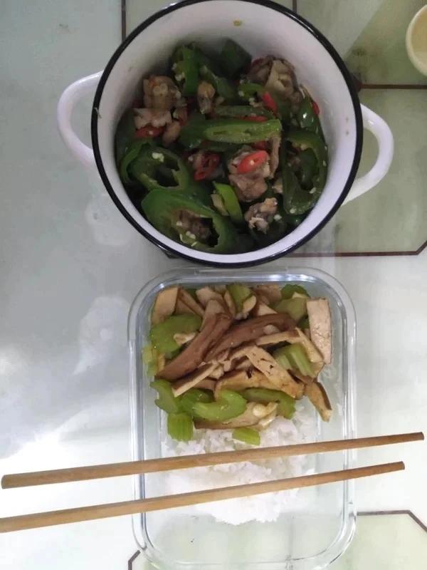 嫩的不要不要的爆炒牛蛙