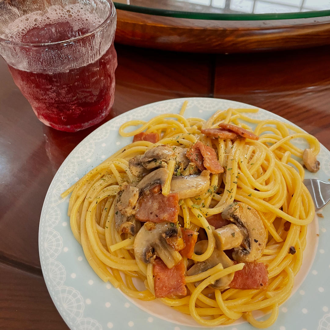 白蘑菇奶油培根意面