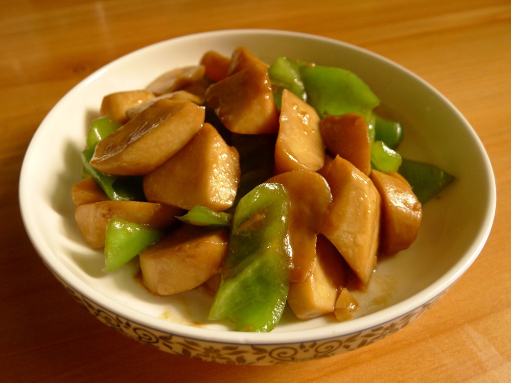 青椒炒鸡腿菇