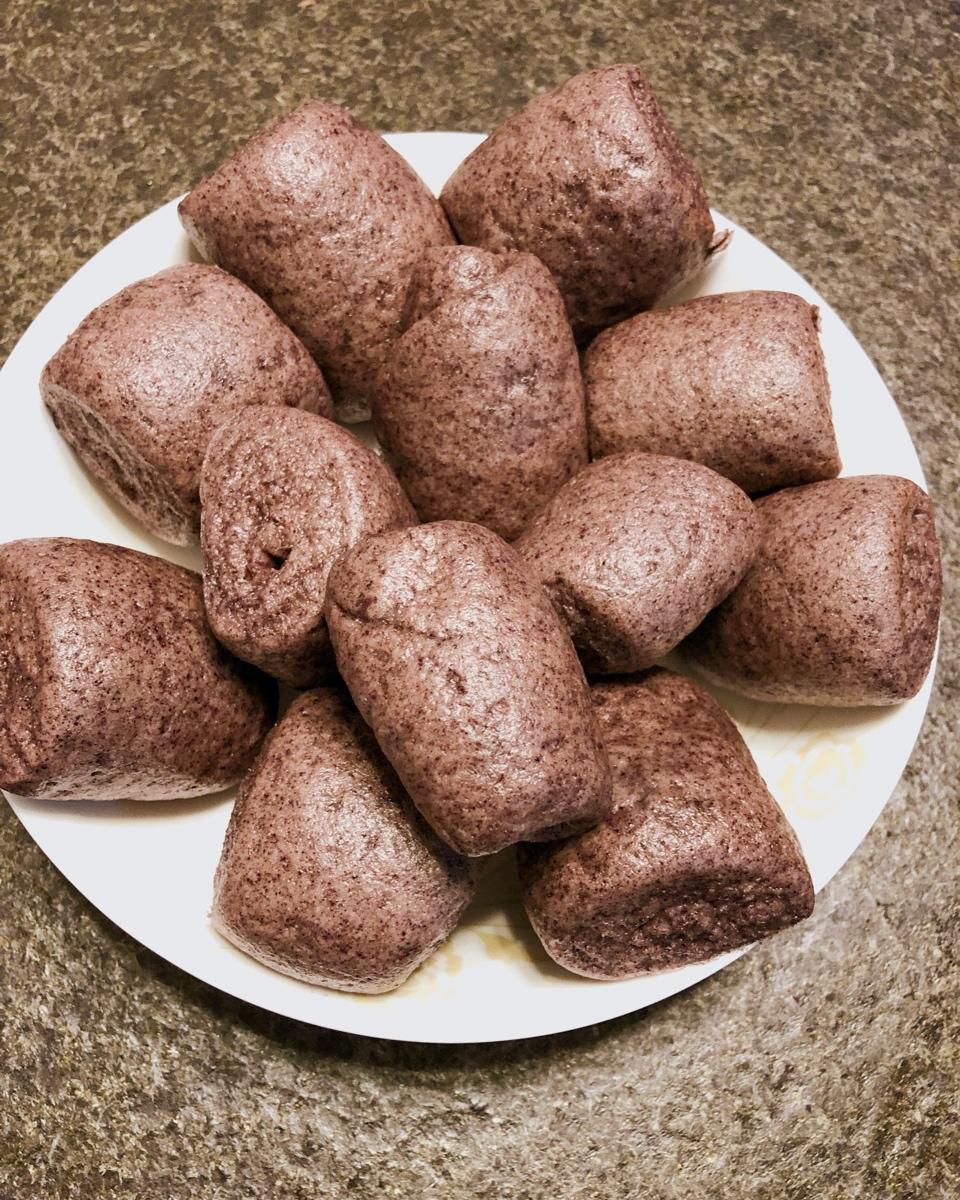 黑米粉刀切馒头