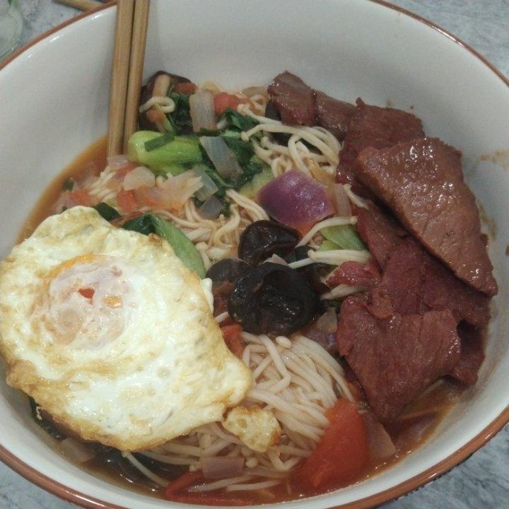 番茄金针菇肥牛面