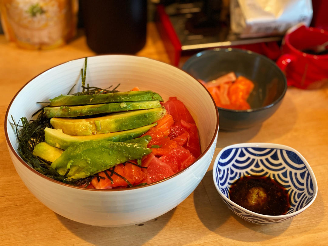 三文鱼牛油果拌饭
