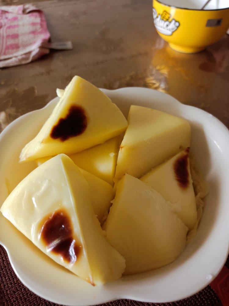 外焦里嫩❗奶香浓郁的烤牛奶块，咬一口就爱上