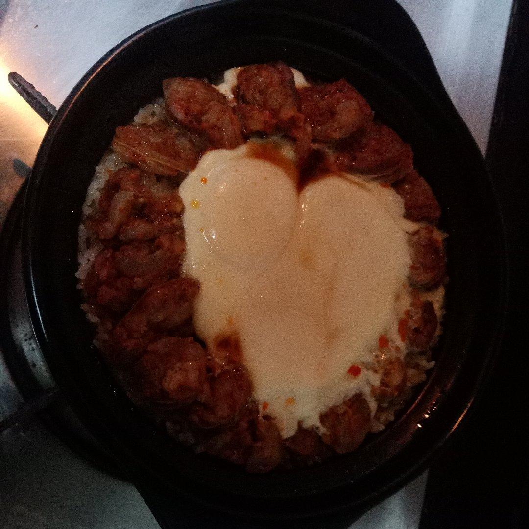铸铁锅腊肠煲仔饭