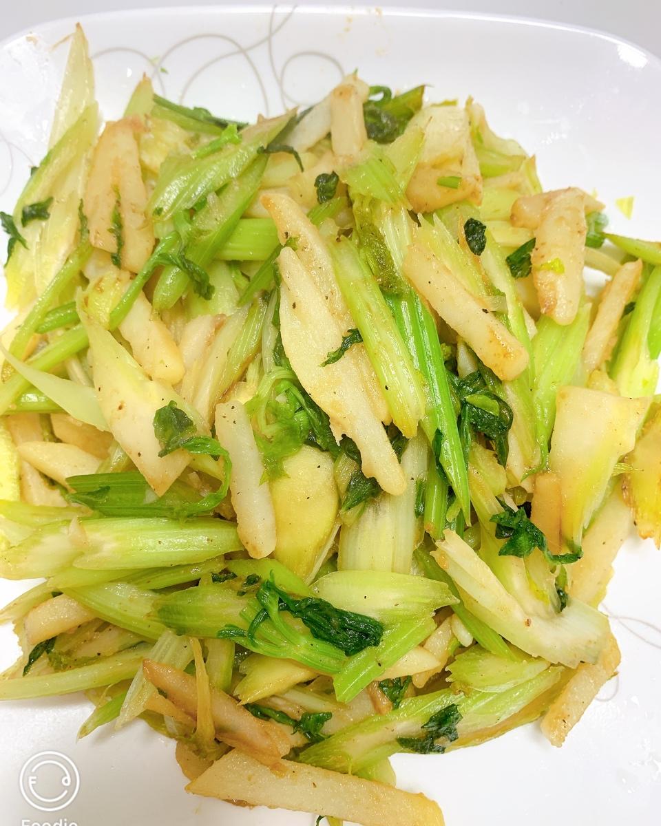 土豆炒芹菜