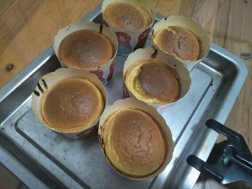 软绵绵戚风纸杯蛋糕