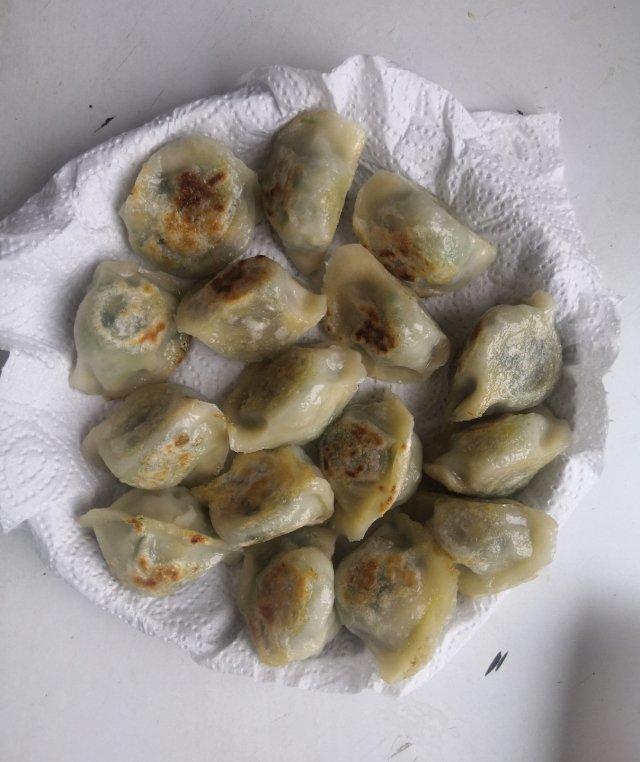 用速冻饺子做煎饺/锅贴