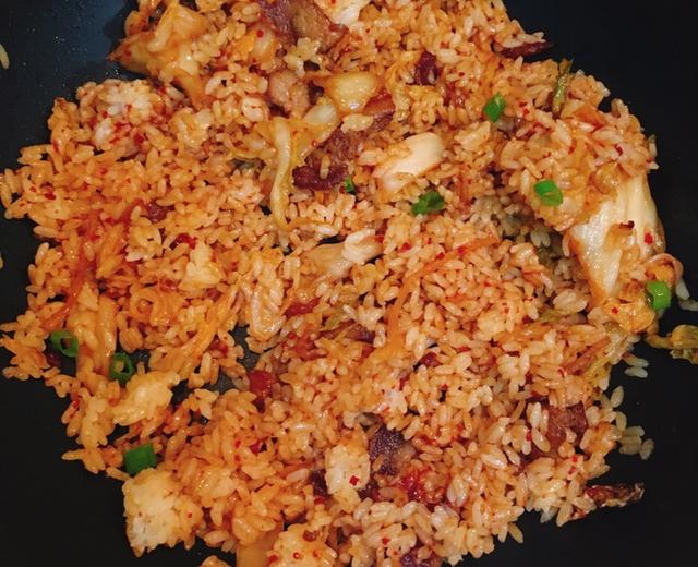 剩米饭最好的归宿——辣白菜炒饭的做法
