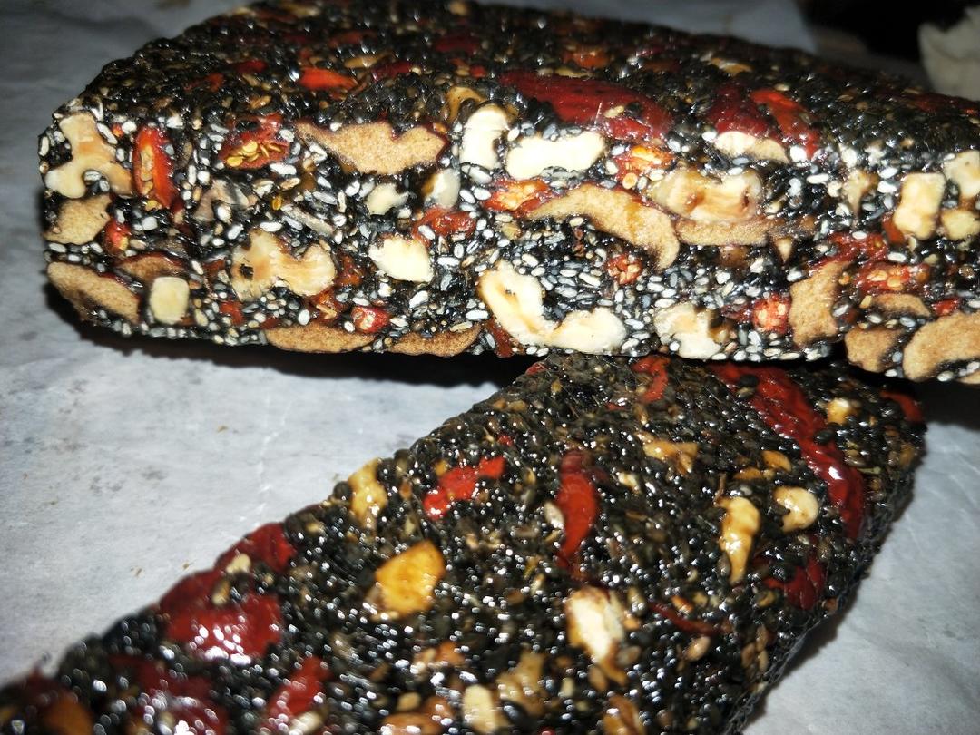 红糖红枣核桃芝麻糖（补血良品)