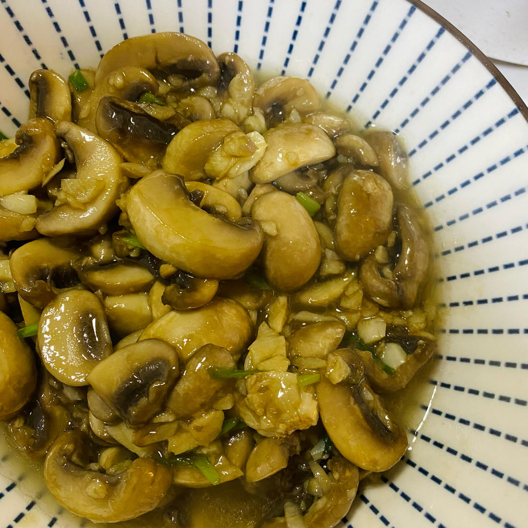 鲜香嫩滑！好吃不胖的蒜香炒口蘑！