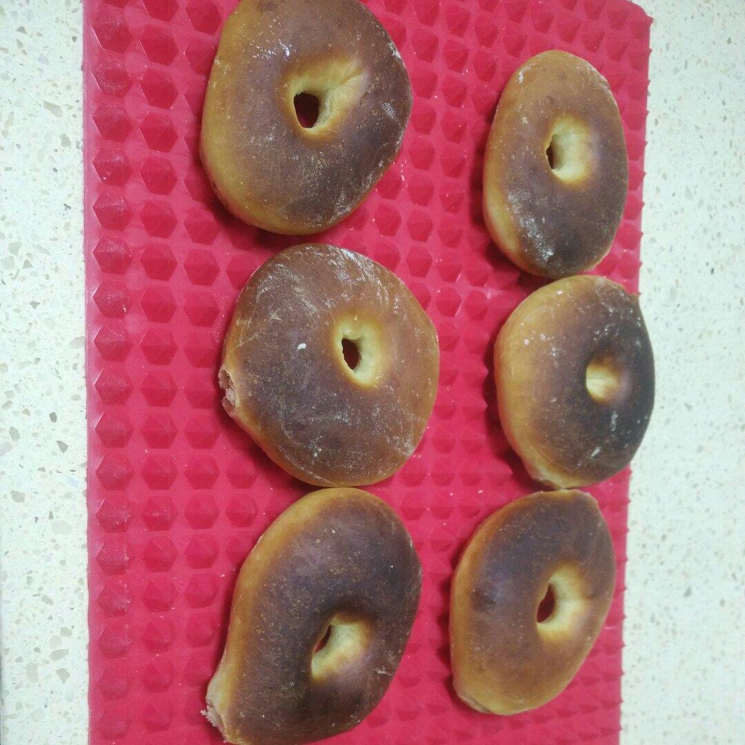烤箱版甜甜圈୧(๑•̀⌄•́๑)૭小小群